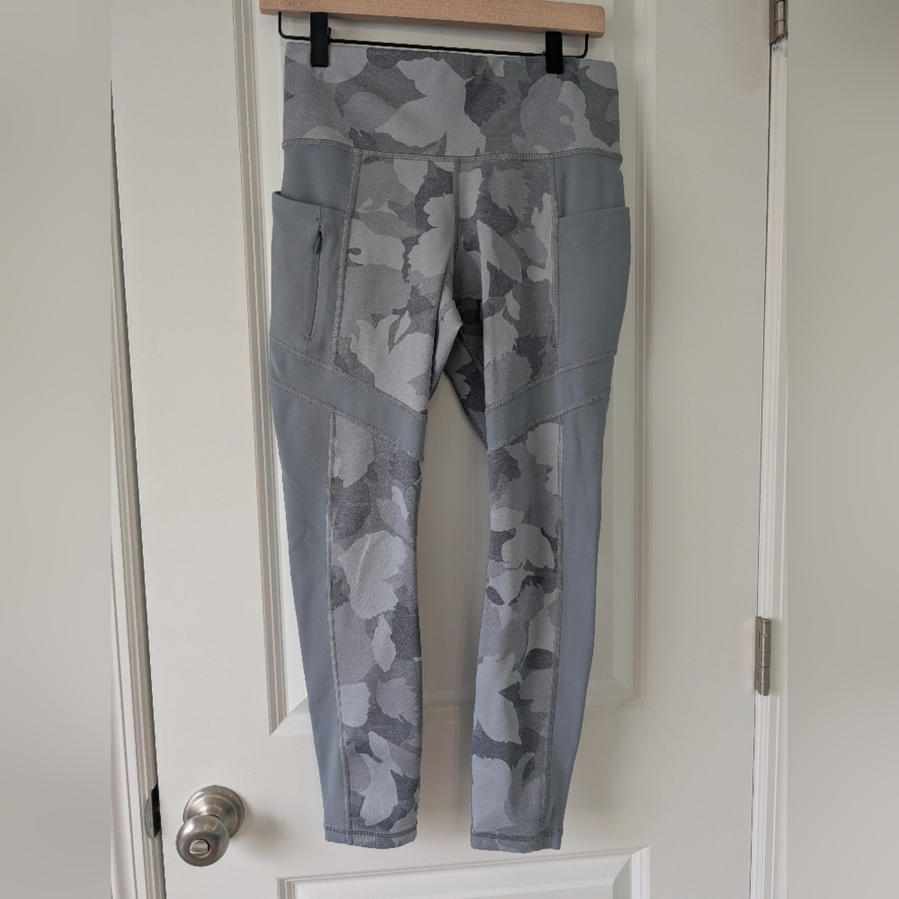 Athleta, Women's Size S, All In 7/8 Gray Camo‎ Leggings, Pockets